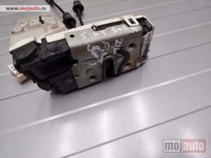 Glavna slika -  Fiat 500x brava elektronska zadnja leva Originalni delovi  Moguca ugradnja delova  Alfa Romeo 147-156-166-159-GT-MiTo-Giulietta Fiat bravo 2 - croma -grande punto -multipla 2 -punto 3 -stilo-idea Freemont Panda 3 500L 500 500x Lancia ypsilon-delta-musa-ly - MojAuto