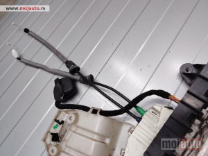 Glavna slika -  Fiat 500x sajla brave od unutrašnje kvake do elektronske Originalni delovi  Moguca ugradnja delova  Alfa Romeo 147-156-166-159-GT-MiTo-Giulietta Fiat bravo 2 - croma -grande punto -multipla 2 -punto 3 -stilo-idea Freemont Panda 3 500L 500 500x Lancia ypsi - MojAuto