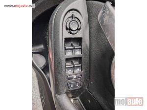 Glavna slika -  Fiat 500x Prekidaci stakla Originalni delovi  Moguca ugradnja delova  Alfa Romeo 147-156-166-159-GT-MiTo-Giulietta Fiat bravo 2 - croma -grande punto -multipla 2 -punto 3 -stilo-idea Freemont Panda 3 500L 500 500x Lancia ypsilon-delta-musa-lybra Volkswage - MojAuto