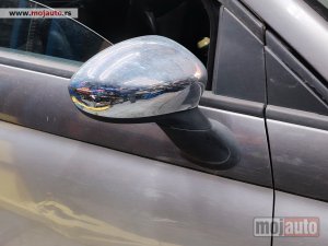 Glavna slika -  Fiat 500 retrovizor desni hrom Originalni delovi  Moguca ugradnja delova  Alfa Romeo 147-156-166-159-GT-MiTo-Giulietta Fiat bravo 2 - croma -grande punto -multipla 2 -punto 3 -stilo-idea Freemont Panda 3 500L 500 500x Lancia ypsilon-delta-musa-lybra Volks - MojAuto