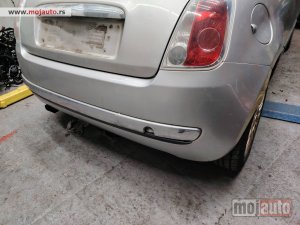 Glavna slika -  Fiat 500 zadnji branik sivi Originalni delovi  Moguca ugradnja delova  Alfa Romeo 147-156-166-159-GT-MiTo-Giulietta Fiat bravo 2 - croma -grande punto -multipla 2 -punto 3 -stilo-idea Freemont Panda 3 500L 500 500x Lancia ypsilon-delta-musa-lybra Volkswag - MojAuto