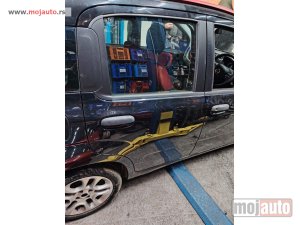 Glavna slika -  Fiat panda zadnja desna vrata kod boje 601 Originalni delovi  Moguca ugradnja delova  Alfa Romeo 147-156-166-159-GT-MiTo-Giulietta Fiat bravo 2 - croma -grande punto -multipla 2 -punto 3 -stilo-idea Freemont Panda 3 500L 500 500x Lancia ypsilon-delta-musa - MojAuto