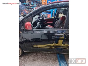 Glavna slika -  Fiat panda 3 vrata prednja leva kod boje 601 Originalni delovi  Moguca ugradnja delova  Alfa Romeo 147-156-166-159-GT-MiTo-Giulietta Fiat bravo 2 - croma -grande punto -multipla 2 -punto 3 -stilo-idea Freemont Panda 3 500L 500 500x Lancia ypsilon-delta-mu - MojAuto