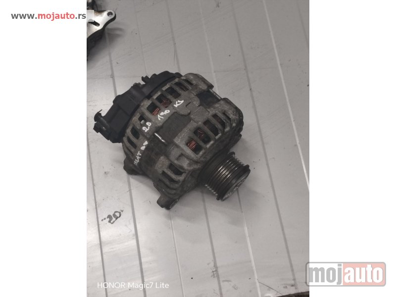 Glavna slika -  Pasat b7 altenator 2.0 TDI 140 KS Originalni delovi  Moguca ugradnja delova  Alfa Romeo 147-156-166-159-GT-MiTo-Giulietta Fiat bravo 2 - croma -grande punto -multipla 2 -punto 3 -stilo-idea Freemont Panda 3 500L 500 500x Lancia ypsilon-delta-musa-lybra Vo - MojAuto