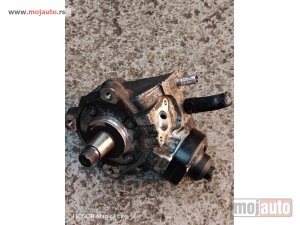 Glavna slika -  Pasat b7 pumpa visokog pritiska 2.0 TDI 140 Originalni delovi  Moguca ugradnja delova  Alfa Romeo 147-156-166-159-GT-MiTo-Giulietta Fiat bravo 2 - croma -grande punto -multipla 2 -punto 3 -stilo-idea Freemont Panda 3 500L 500 500x Lancia ypsilon-delta-mus - MojAuto
