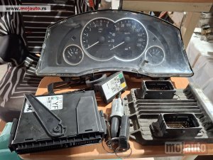 Glavna slika -  Opel Meriva 1.7 CDTI komplet elektronika (ECU + BCM + sat + ključ) - MojAuto