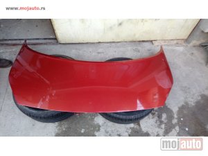 polovni delovi  Crvena hauba za Renault Grand Scenic, Scenic od 2003. do 2009. god.