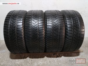 polovni delovi  3687. Gume PIRELLI 18-ice, ZIMSKE 235/45, Šara 6,0 mm, DOT 2320
