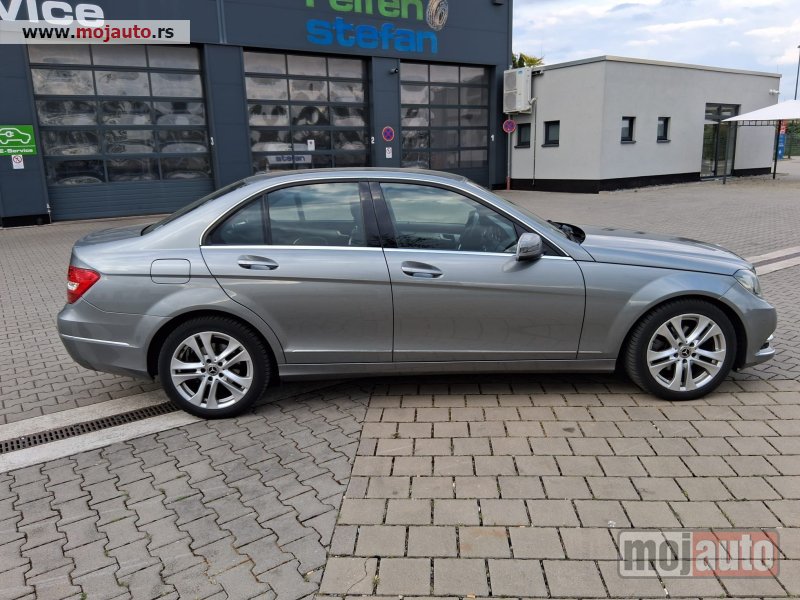 Glavna slika - Mercedes C 180   - MojAuto