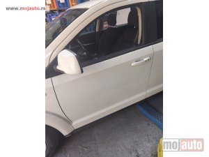 Glavna slika -  Fiat Freemont prednja desna vrata bela boja Originalni delovi  Moguca ugradnja delova  Alfa Romeo 147-156-166-159-GT-MiTo-Giulietta Fiat bravo 2 - croma -grande punto -multipla 2 -punto 3 -stilo-idea Freemont Panda 3 500L 500 500x Lancia ypsilon-delta-mus - MojAuto