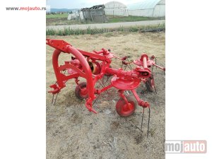 polovni Traktor KUHN Rasturac sena 