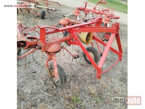 polovni Traktor DEUTZ_FAHR Rasturac sena 
