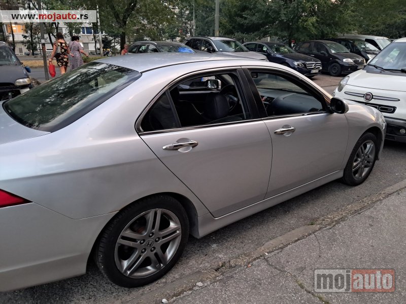 Glavna slika - Honda Accord 2.0 2.0 i-VTEC Executive  - MojAuto